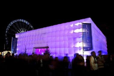 Шатер кубика гигантского пурпурового освещения раздувной напечатанный для выставки