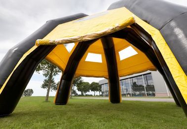 Намочите доказательство спайдер шатер для рекламирует, 6.8*6.8*4.8m черных/желтого цвета раздувной