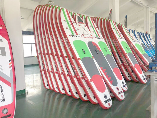 Surfboard крупного плана доски маленького глотка ткани стежком падения раздувной